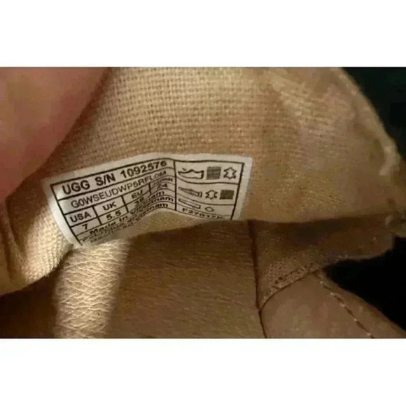 UGG RICCI POM POM‎ WOMEN'S SLIP-ON SNEAKERS SHOES BLACK Size 7 - Picture 6 of 6